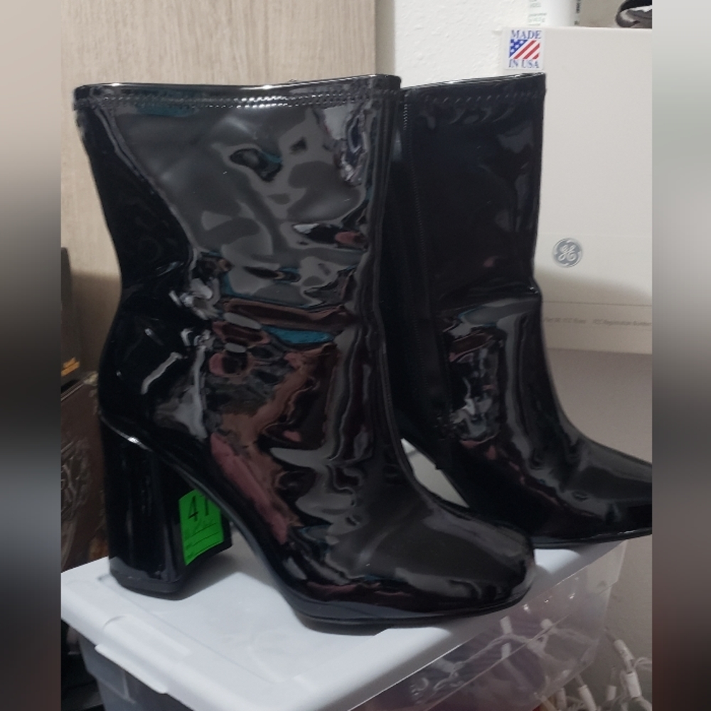 Torrid Stretch Patented Bootie Size 9